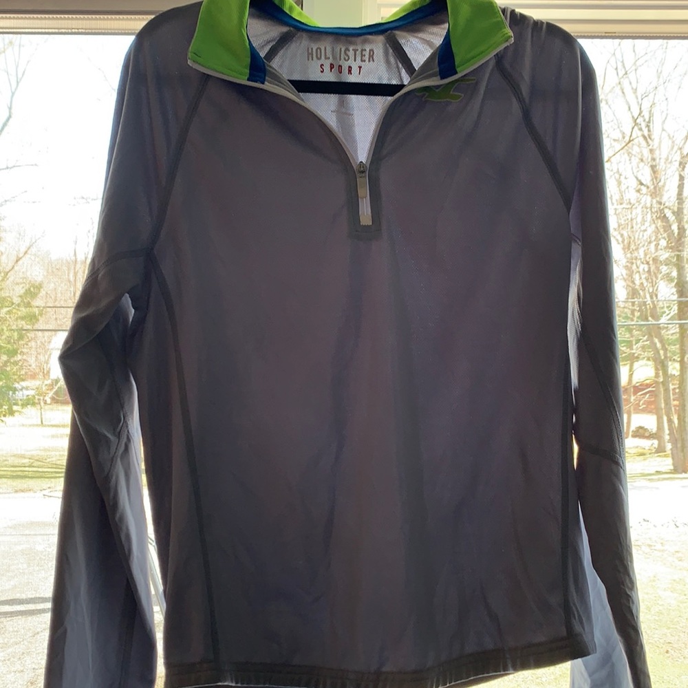 Men’s Hollister Top